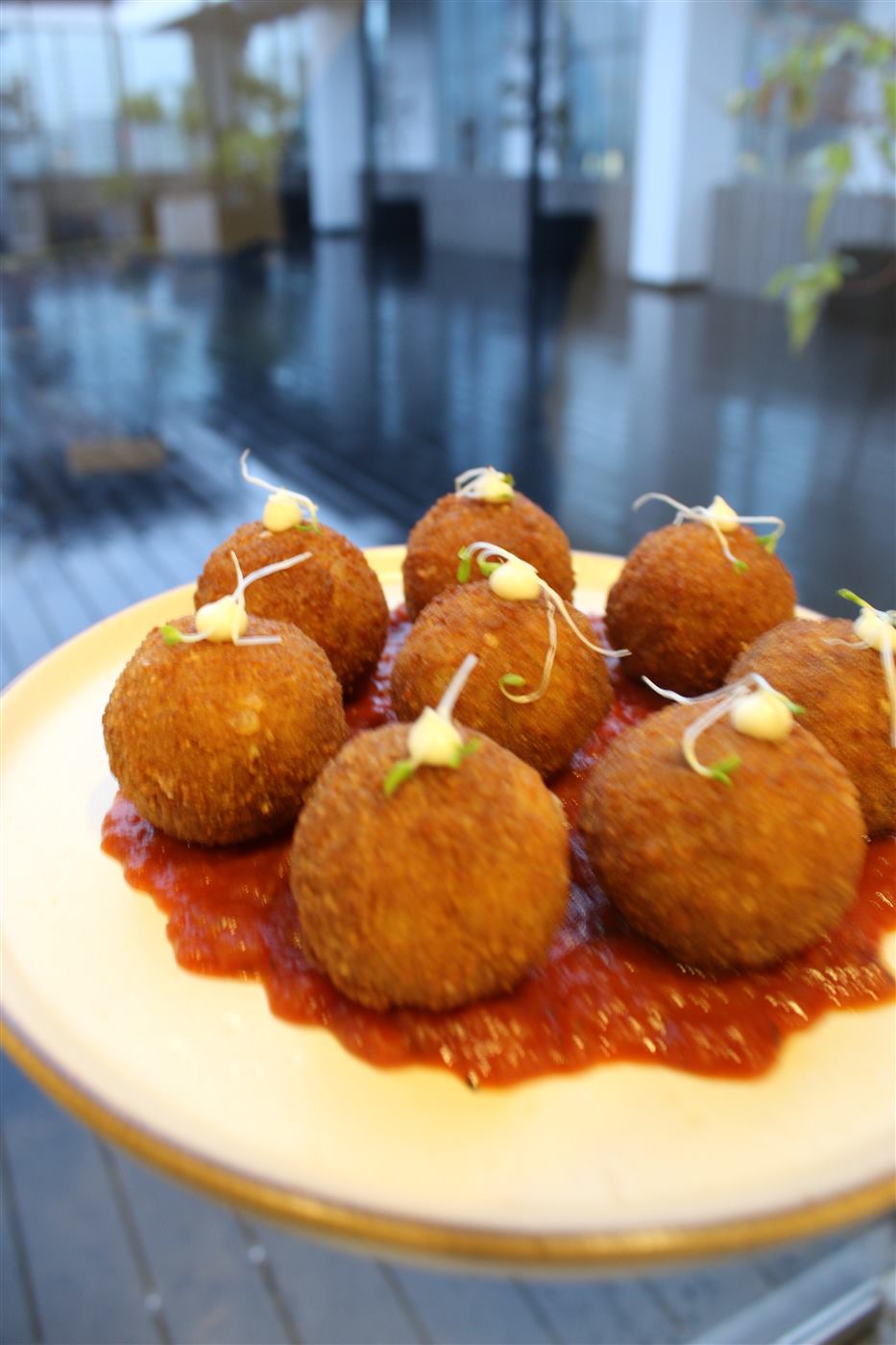 Croquetas con salsa de tomate